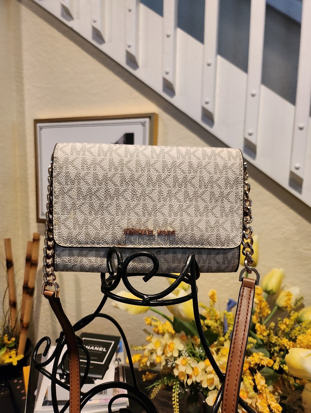 Michael Kors Jet Set Travel Medium Phone Crossbody